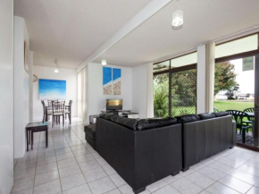 Villa Ellisa, Unit 1/10 Columbia Close
